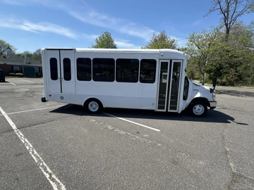 Picture of 2019 Ford E-450 ADA Shuttle Bus