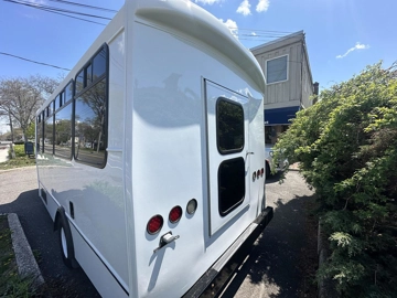 Picture of 2018 Ford E-450 ADA Shuttle Bus
