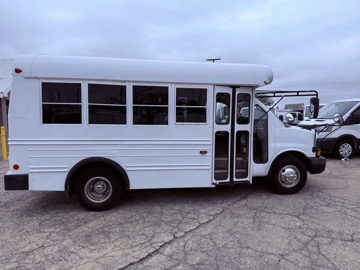 Picture of 2006 Chevrolet Express 3500 Cutaway Shuttle Bus