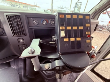 Picture of 2006 Chevrolet Express 3500 Cutaway Shuttle Bus