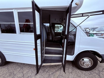 Picture of 2006 Chevrolet Express 3500 Cutaway Shuttle Bus