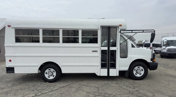 Picture of 2007 Chevrolet Express 3500 Cutaway Shuttle Bus