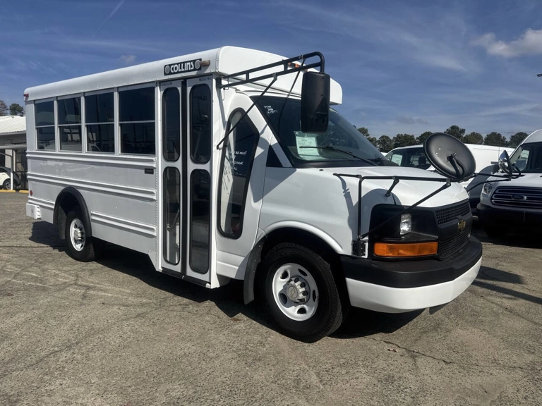Picture of 2006 Chevrolet Express 3500 Collins Shuttle Bus