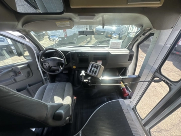 Picture of 2006 Chevrolet Express 3500 Collins Shuttle Bus