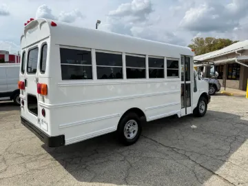 Picture of 2005 Chevrolet Express 3500 Cutaway Shuttle Bus