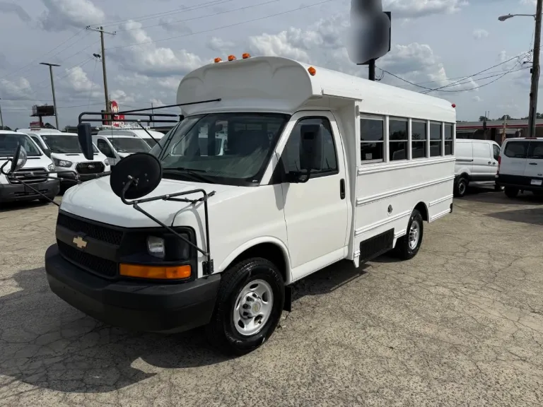 Picture of 2005 Chevrolet Express 3500 Cutaway Shuttle Bus