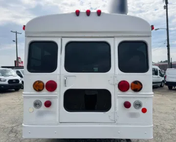 Picture of 2006 Ford E350 Cutaway Shuttle Bus