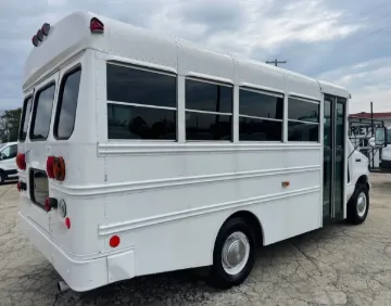 Picture of 2006 Ford E350 Cutaway Shuttle Bus