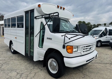Picture of 2006 Ford E350 Cutaway Shuttle Bus