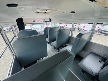 Picture of 2006 Ford E350 Cutaway Shuttle Bus
