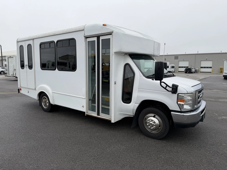 Picture of 2016 Ford E350 Goshen ADA Shuttle Bus