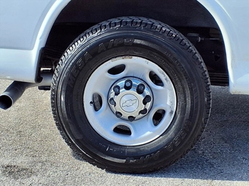 Picture of 2019 Chevrolet Express Passenger Van