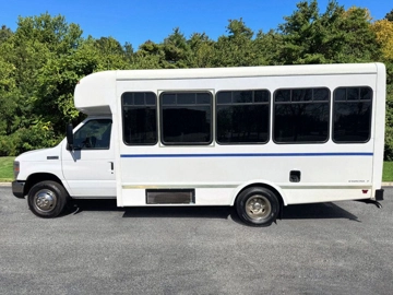 Picture of 2015 Ford E-450 Non-CDL ADA Shuttle Bus