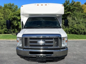 Picture of 2015 Ford E-450 Non-CDL ADA Shuttle Bus