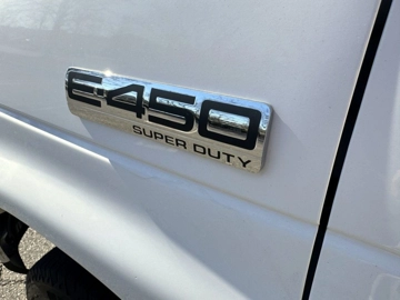Picture of 2015 Ford E-450 Non-CDL ADA Shuttle Bus