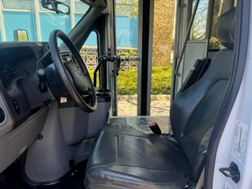 Picture of 2015 Ford E-450 Non-CDL ADA Shuttle Bus