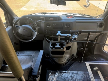 Picture of 2015 Ford E-450 Non-CDL ADA Shuttle Bus