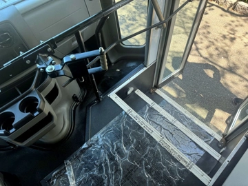 Picture of 2015 Ford E-450 Non-CDL ADA Shuttle Bus