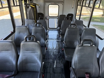 Picture of 2015 Ford E-450 Non-CDL ADA Shuttle Bus