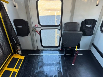 Picture of 2015 Ford E-450 Non-CDL ADA Shuttle Bus