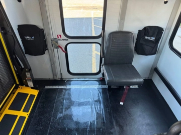 Picture of 2015 Ford E-450 Non-CDL ADA Shuttle Bus