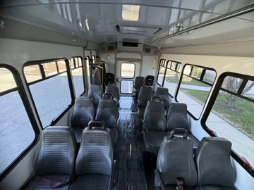 Picture of 2015 Ford E-450 Non-CDL ADA Shuttle Bus