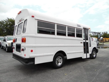 Picture of 2007 Chevrolet Express Thomas Shuttle Bus