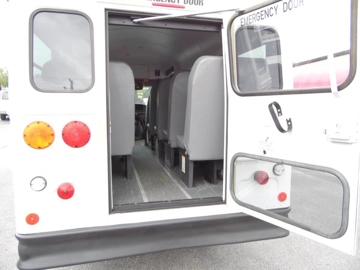 Picture of 2007 Chevrolet Express Thomas Shuttle Bus