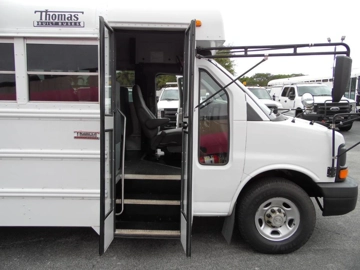Picture of 2007 Chevrolet Express Thomas Shuttle Bus