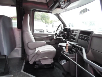 Picture of 2007 Chevrolet Express Thomas Shuttle Bus