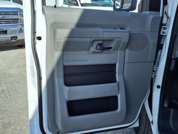 Picture of 2016 Ford E350 Cutaway Shuttle Bus