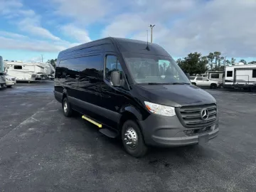 2025 L.A. West Sprinter 14P