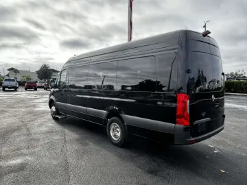 2025 L.A. West Sprinter 14P