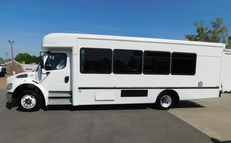2014 Freightliner S2C 106 24P Shuttle