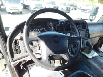 2014 Freightliner S2C 106 24P Shuttle