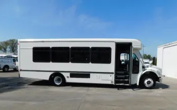 2014 Freightliner S2C 106 24P Shuttle