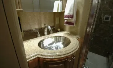 2004 Prevost XLII Liberty Coach 