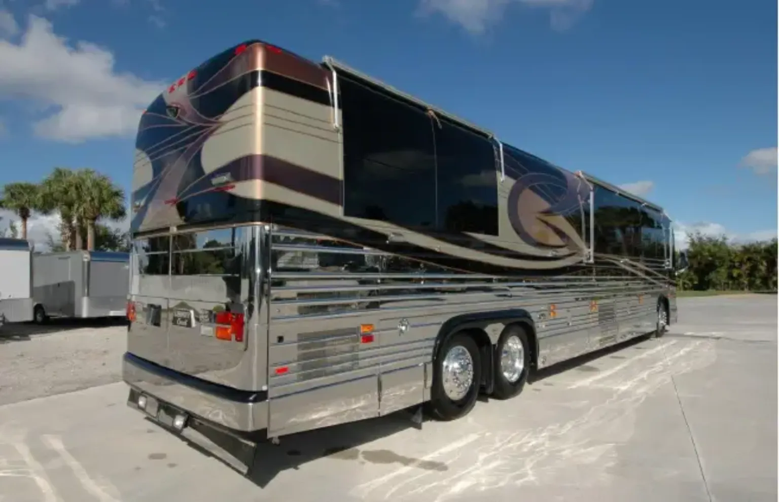 2004 Prevost XLII Liberty Coach