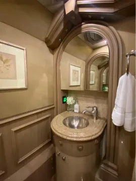 2004 Prevost XLII Liberty Coach 