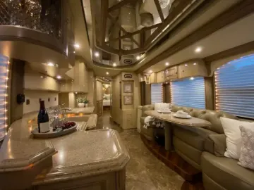 2004 Prevost XLII Liberty Coach 