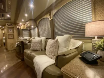 2004 Prevost XLII Liberty Coach 