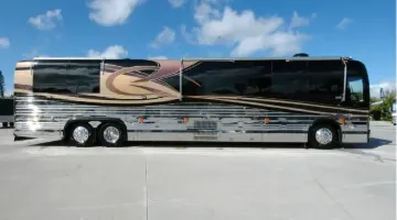 2004 Prevost XLII Liberty Coach 