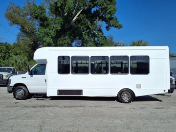 Picture of 2017 Ford E-Series Shuttle Bus