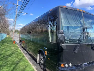 2005 Prevost X3-45 55P Coach