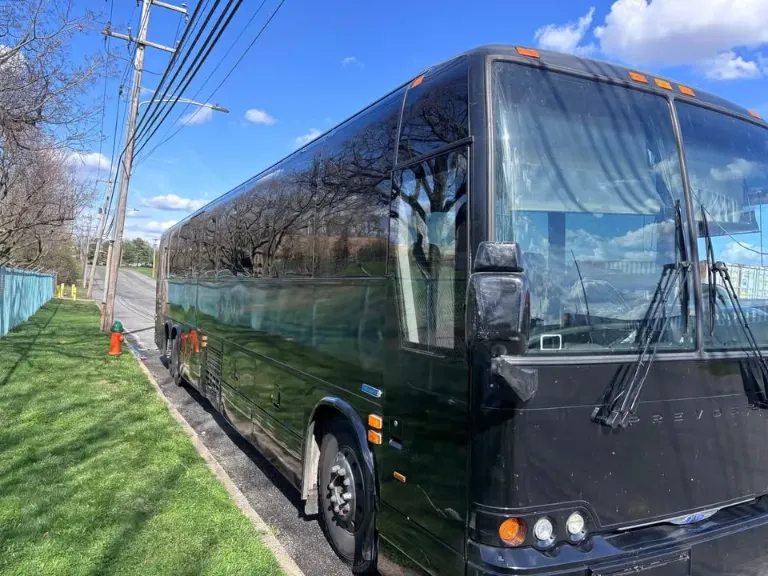 2005 Prevost X3-45 55P Coach