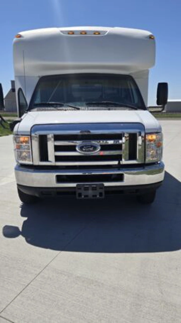 Picture of 2016 Ford E450 Senator Shuttle Bus