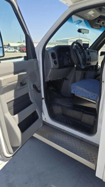 Picture of 2016 Ford E450 Senator Shuttle Bus