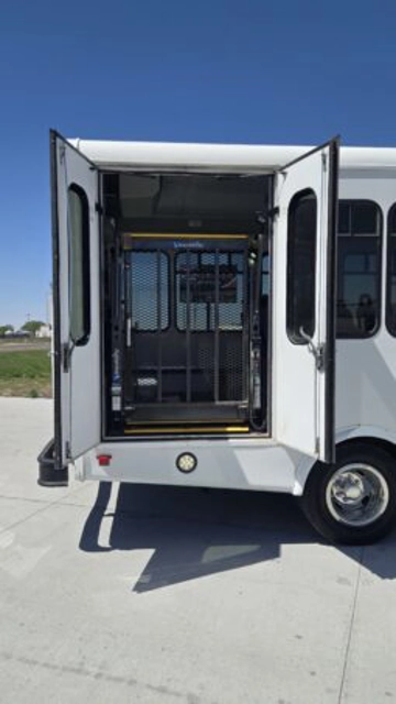 Picture of 2016 Ford E450 Senator Shuttle Bus