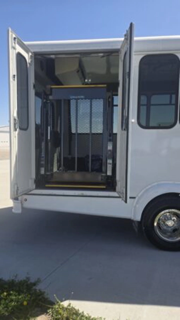 Picture of 2019 Ford E-450 Shuttle Bus
