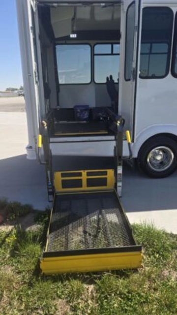 Picture of 2019 Ford E-450 Shuttle Bus